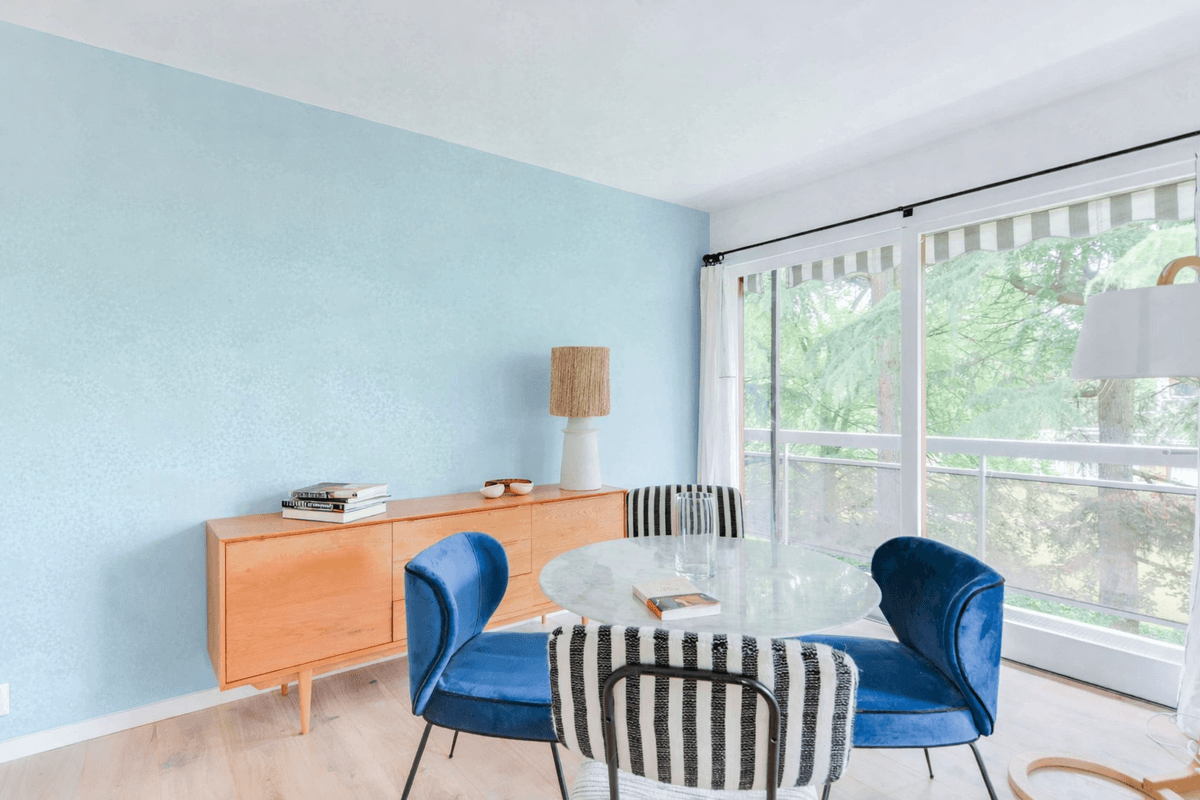 Murs repeints en teinte neutre après home staging