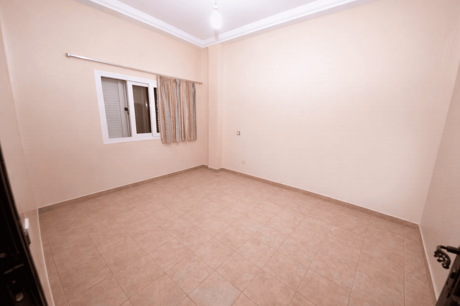 Same bedroom cleared of all furniture after AI interior design